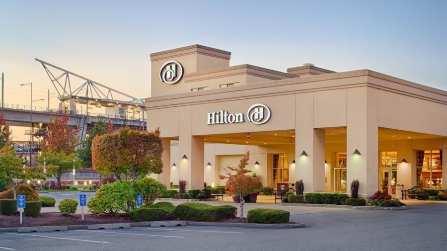 Transfer from Hotel to Pier Image 1